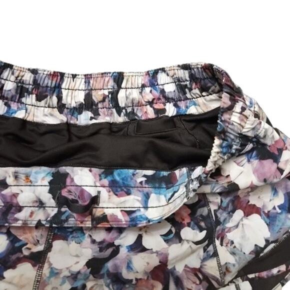 lululemon athletica Hotty Hot Short II *2.5" - Picture 5 of 7